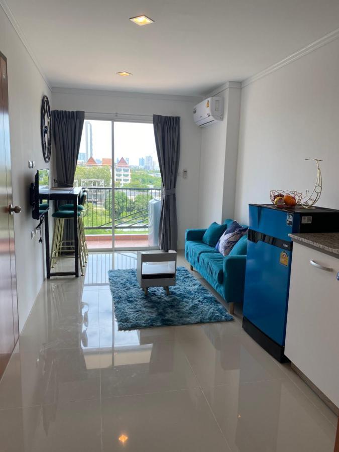 Trio Gems Condo, Pattaya Thailand ジョムティエンビーチ エクステリア 写真