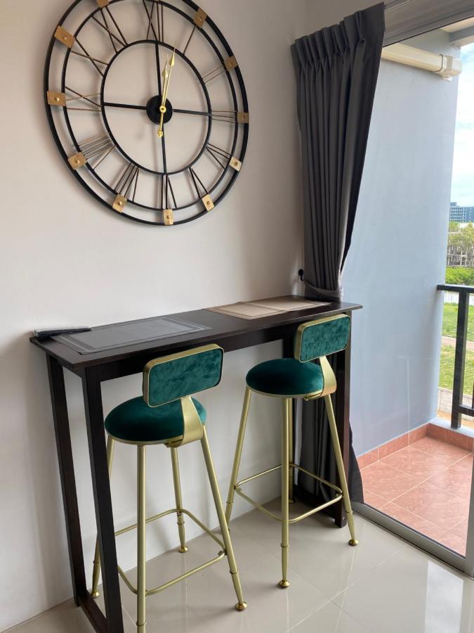 Trio Gems Condo, Pattaya Thailand ジョムティエンビーチ エクステリア 写真