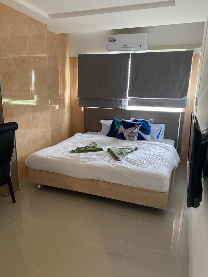 Trio Gems Condo, Pattaya Thailand ジョムティエンビーチ エクステリア 写真