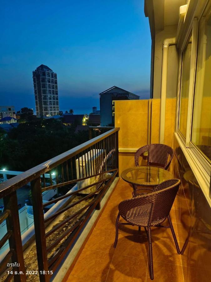 Trio Gems Condo, Pattaya Thailand ジョムティエンビーチ エクステリア 写真