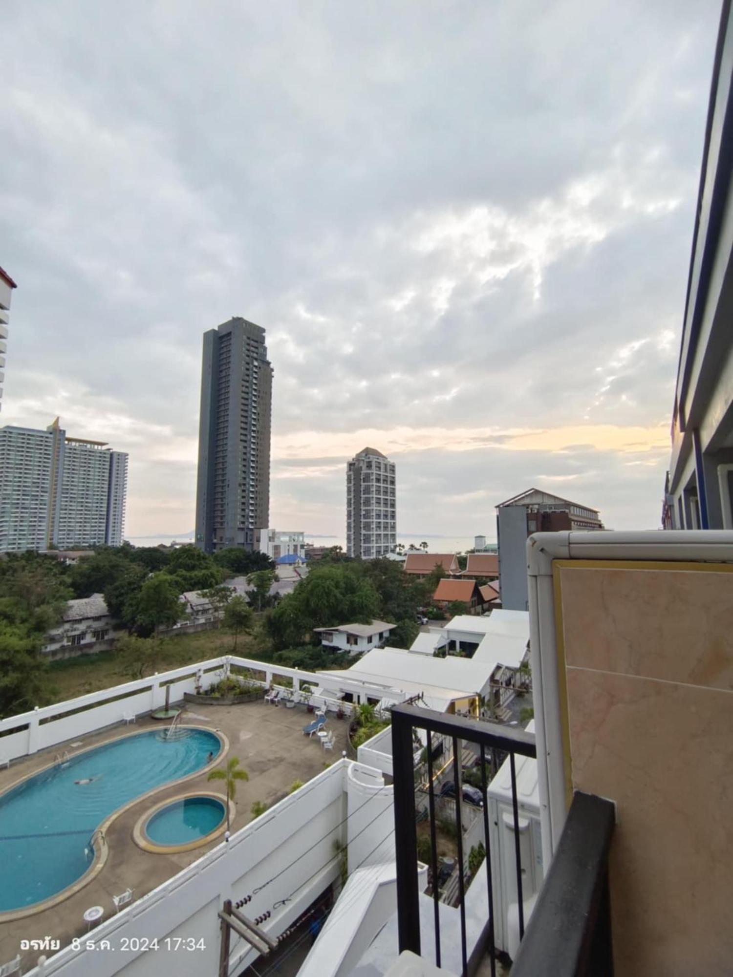 Trio Gems Condo, Pattaya Thailand ジョムティエンビーチ エクステリア 写真