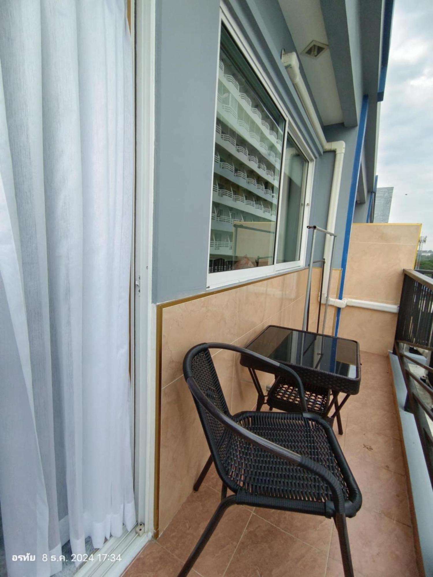 Trio Gems Condo, Pattaya Thailand ジョムティエンビーチ エクステリア 写真